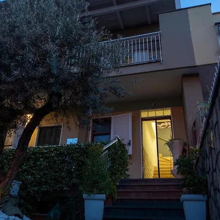 Holiday House Nancy Appartement Poggiomarino