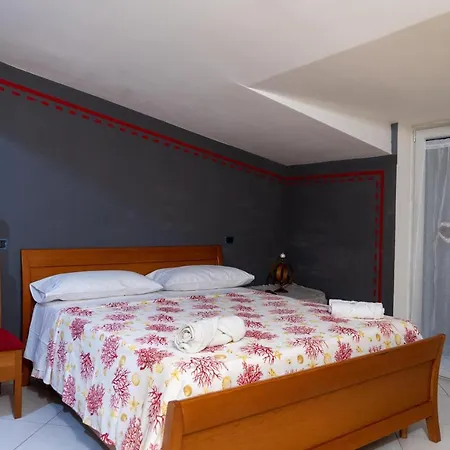 Holiday House Nancy Poggiomarino